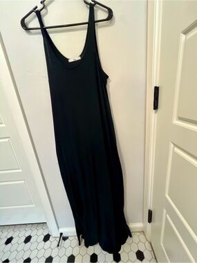 Sleeveless Black Maxi Dress - Minimalist Everyday by